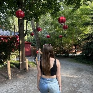 Meet your Posher, Chloe